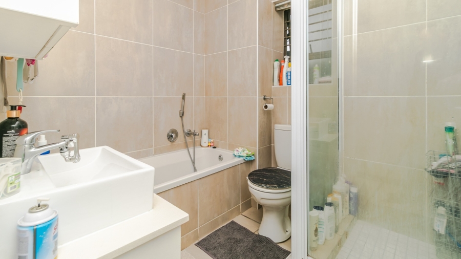 2 Bedroom Property for Sale in Barbeque Downs Gauteng