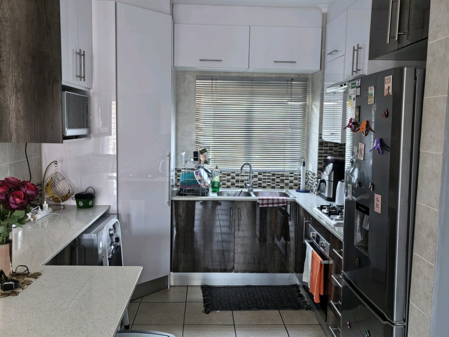 2 Bedroom Property for Sale in Sonneveld Gauteng