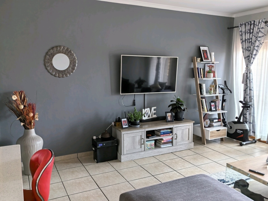 2 Bedroom Property for Sale in Sonneveld Gauteng