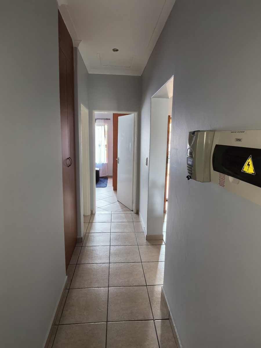 2 Bedroom Property for Sale in Sonneveld Gauteng