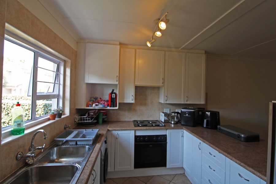 To Let 2 Bedroom Property for Rent in Bryanston Gauteng