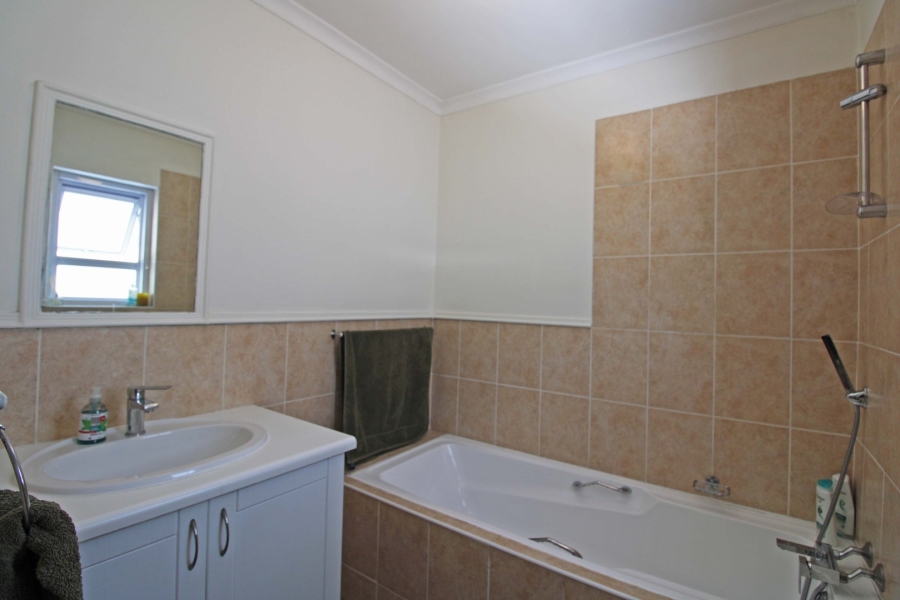 To Let 2 Bedroom Property for Rent in Bryanston Gauteng