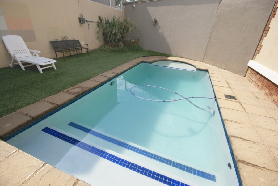 To Let 2 Bedroom Property for Rent in Bryanston Gauteng
