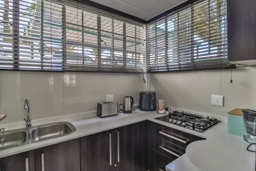 2 Bedroom Property for Sale in Dunkeld Gauteng