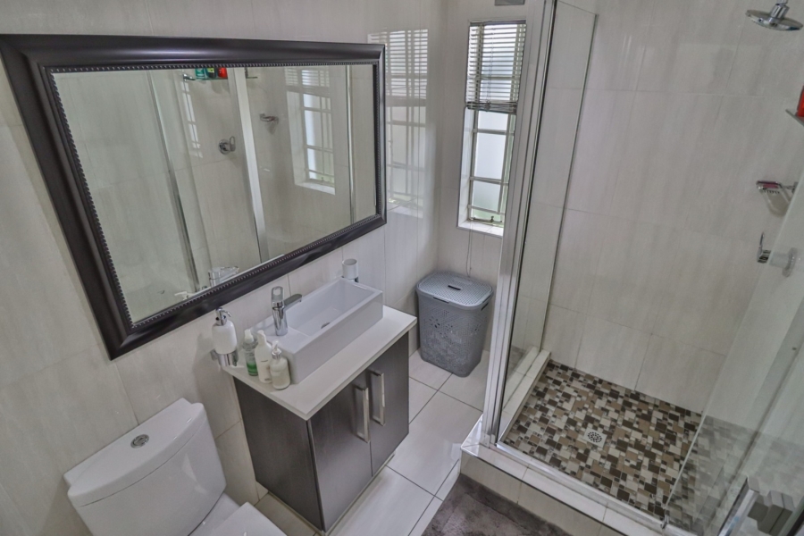 2 Bedroom Property for Sale in Dunkeld Gauteng