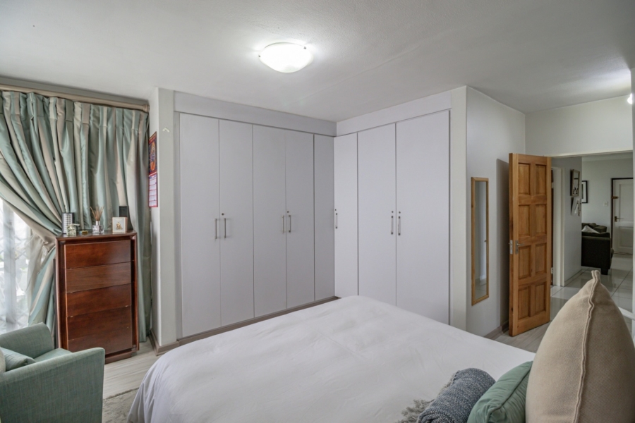 2 Bedroom Property for Sale in Dunkeld Gauteng