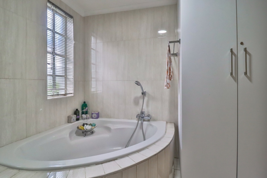 2 Bedroom Property for Sale in Dunkeld Gauteng