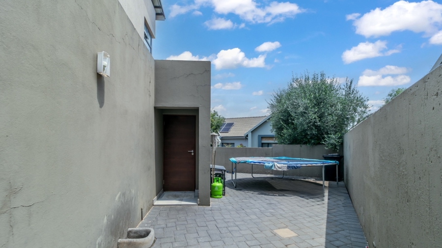 3 Bedroom Property for Sale in Midstream Ridge Gauteng