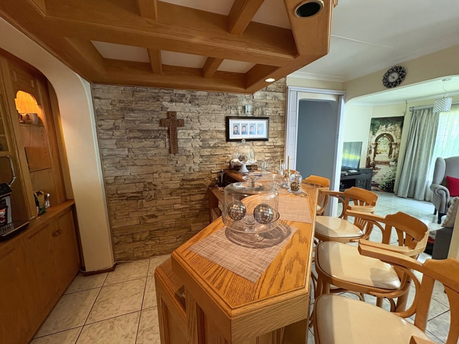 6 Bedroom Property for Sale in Sunward Park Gauteng