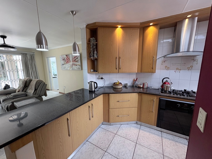 6 Bedroom Property for Sale in Sunward Park Gauteng