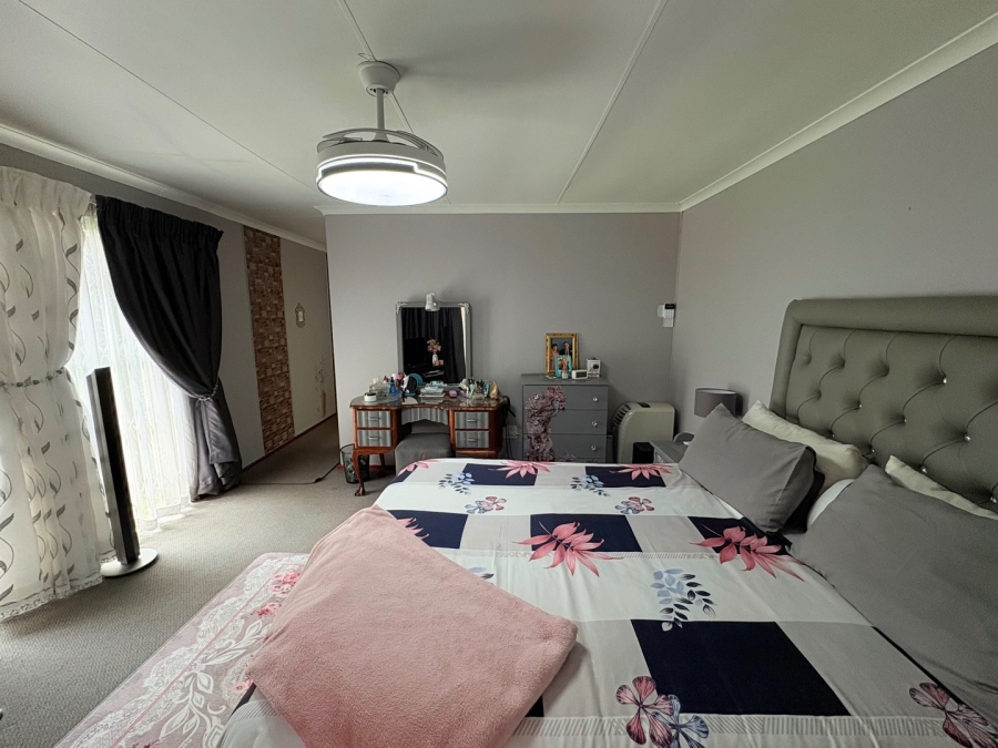 6 Bedroom Property for Sale in Sunward Park Gauteng