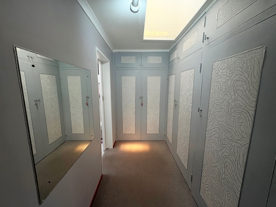 6 Bedroom Property for Sale in Sunward Park Gauteng