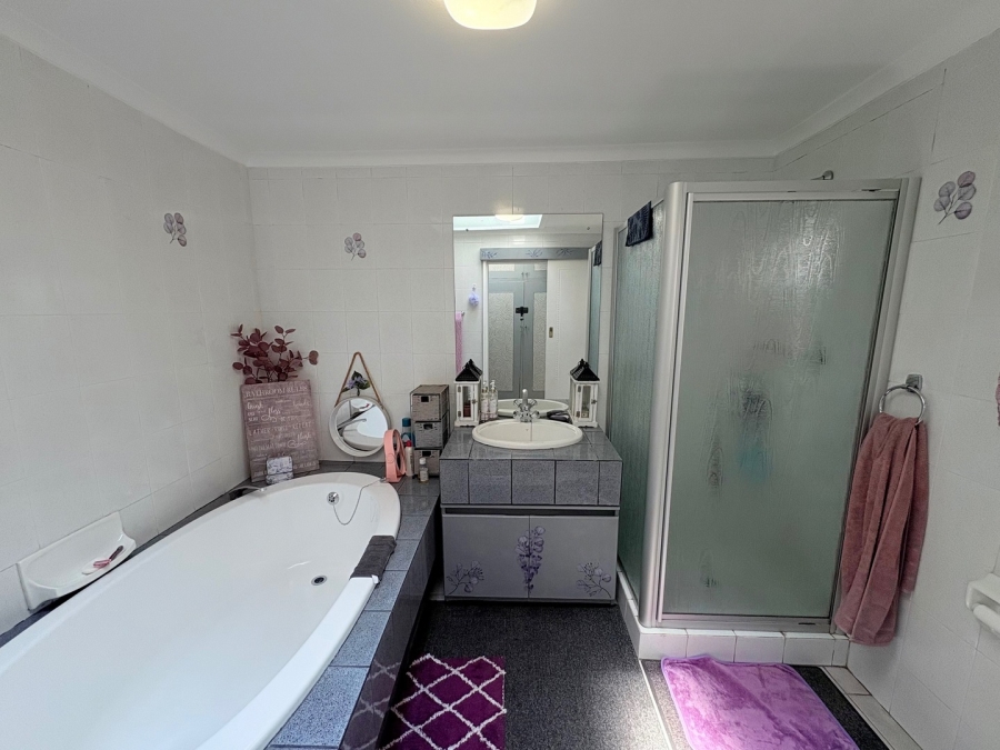 6 Bedroom Property for Sale in Sunward Park Gauteng