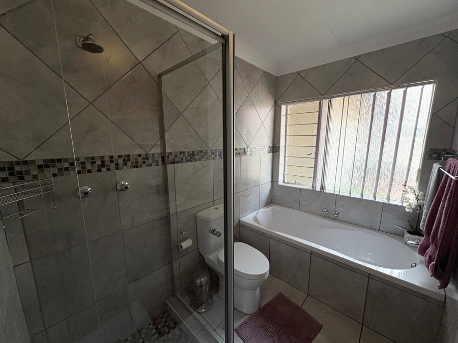 6 Bedroom Property for Sale in Sunward Park Gauteng
