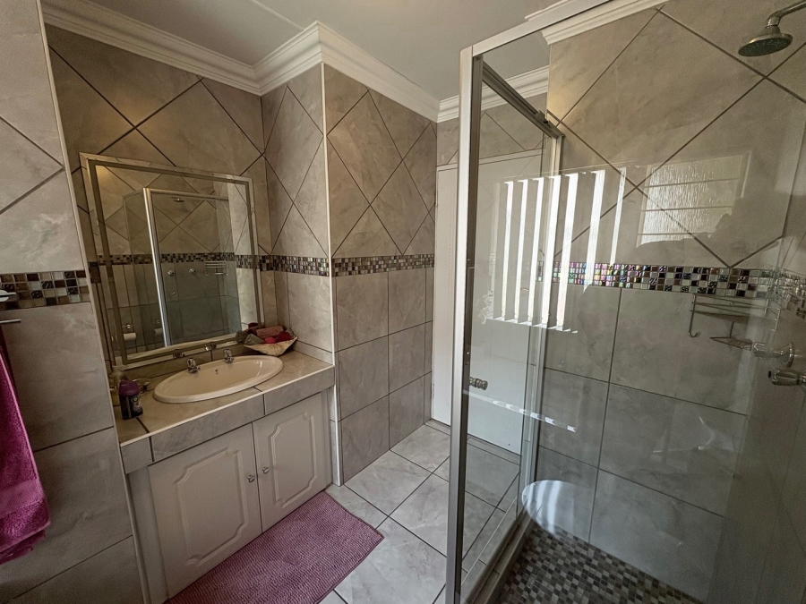 6 Bedroom Property for Sale in Sunward Park Gauteng