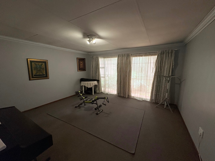 6 Bedroom Property for Sale in Sunward Park Gauteng