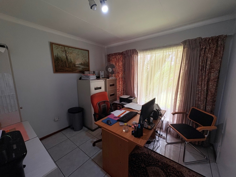 6 Bedroom Property for Sale in Sunward Park Gauteng