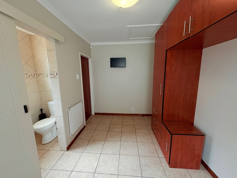 6 Bedroom Property for Sale in Sunward Park Gauteng
