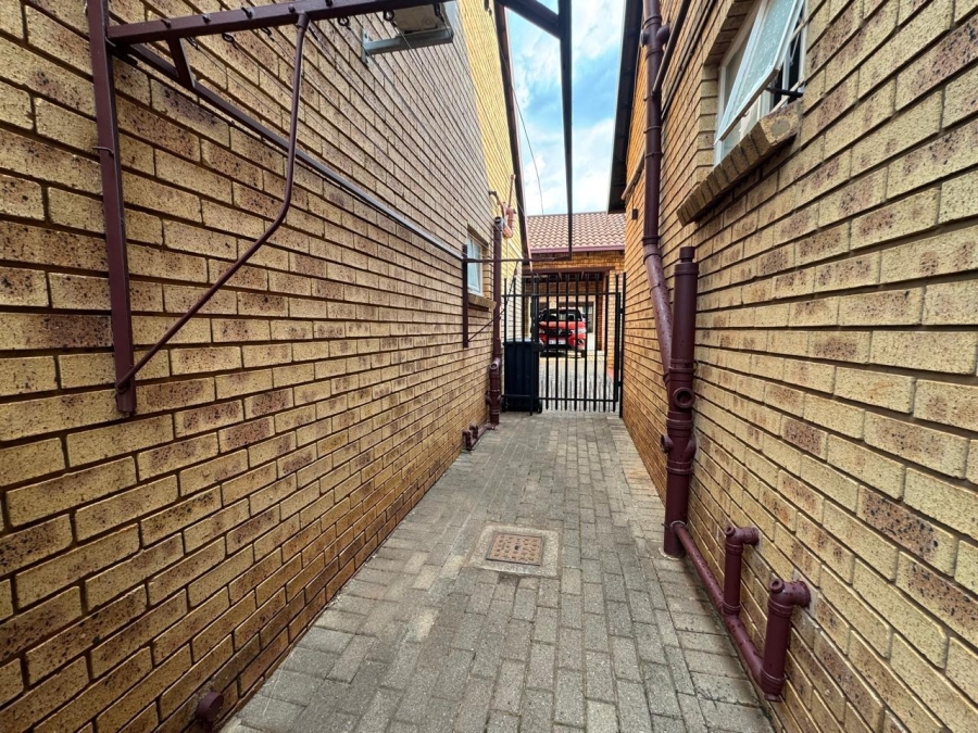 3 Bedroom Property for Sale in Hennopspark Gauteng