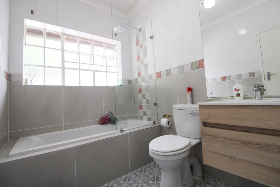 5 Bedroom Property for Sale in Bryanston Gauteng