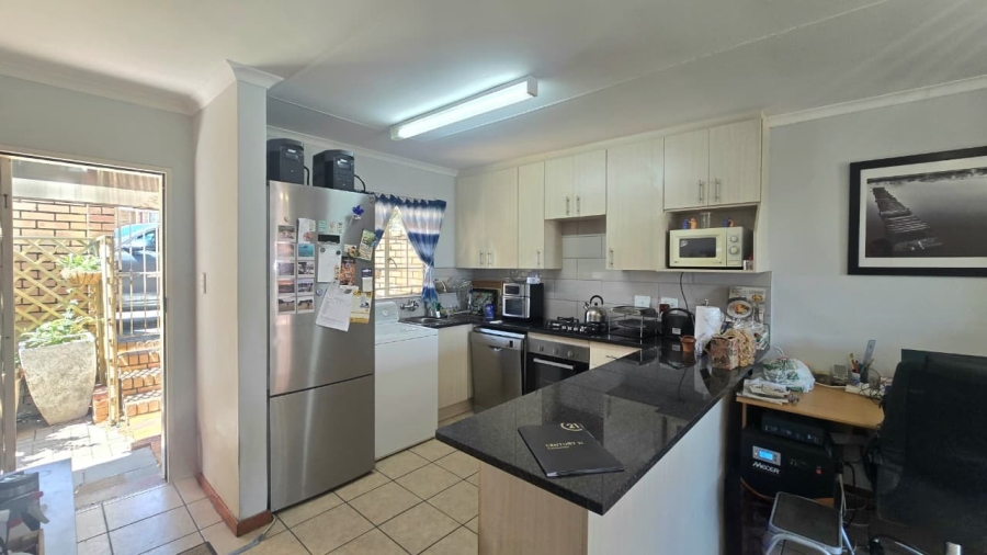 2 Bedroom Property for Sale in The Reeds Gauteng