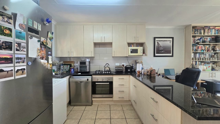 2 Bedroom Property for Sale in The Reeds Gauteng