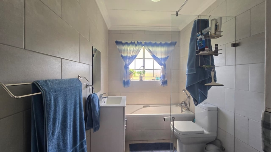 2 Bedroom Property for Sale in The Reeds Gauteng