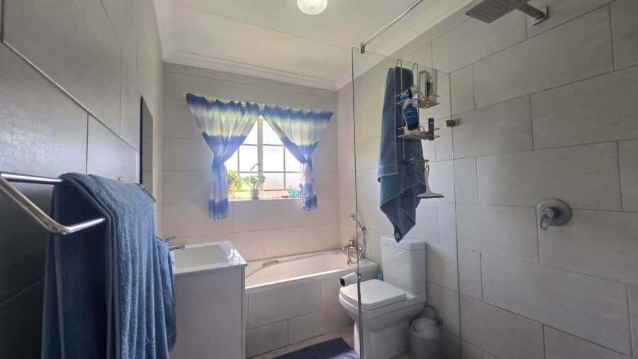 2 Bedroom Property for Sale in The Reeds Gauteng