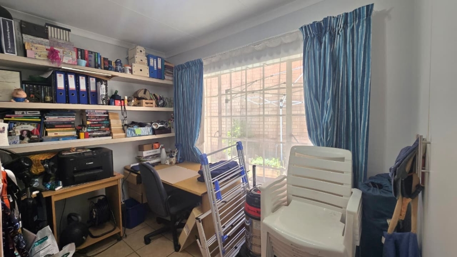 2 Bedroom Property for Sale in The Reeds Gauteng