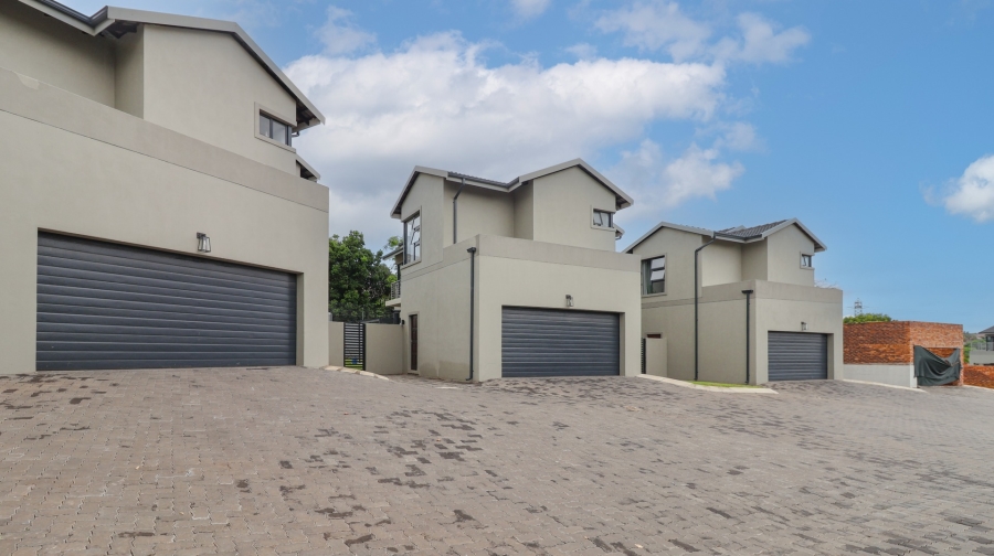 3 Bedroom Property for Sale in Broadacres Gauteng