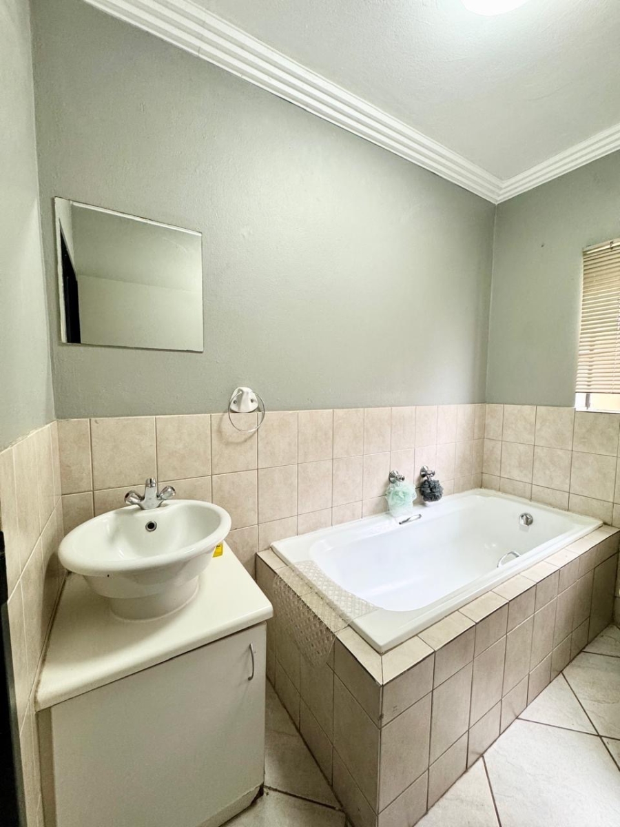 2 Bedroom Property for Sale in Vanderbijlpark SW 5 Gauteng