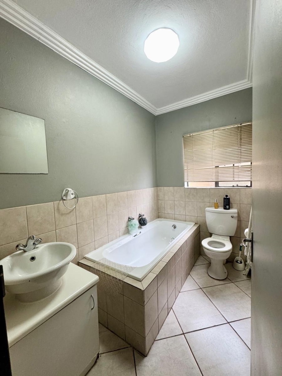 2 Bedroom Property for Sale in Vanderbijlpark SW 5 Gauteng