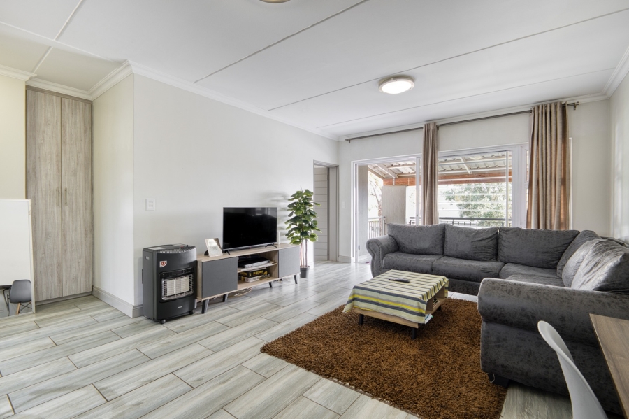 To Let 2 Bedroom Property for Rent in Broadacres Gauteng