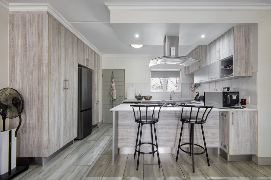 To Let 2 Bedroom Property for Rent in Broadacres Gauteng