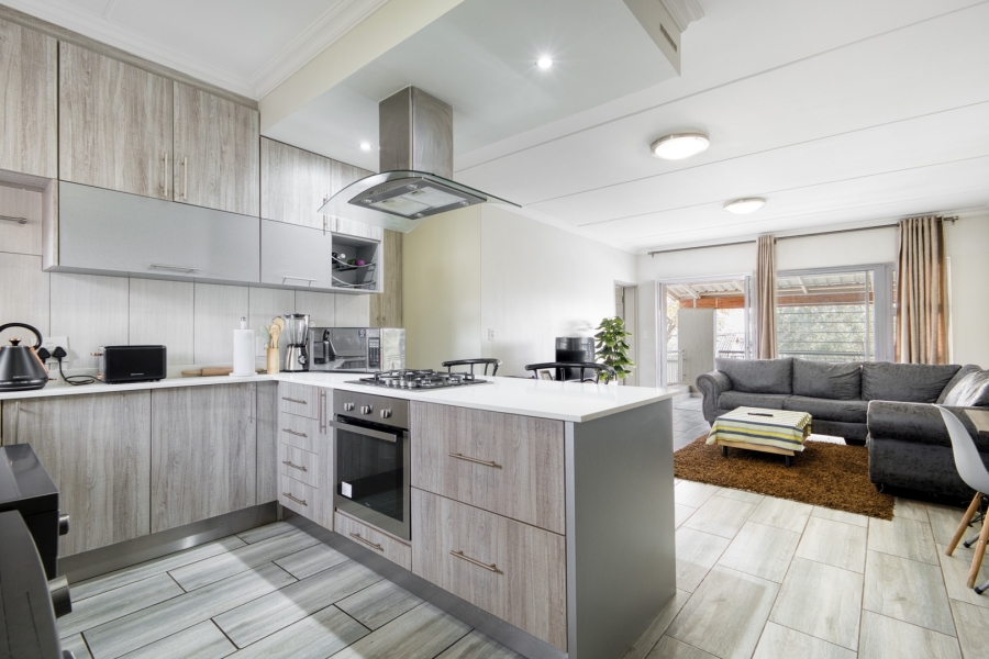 To Let 2 Bedroom Property for Rent in Broadacres Gauteng