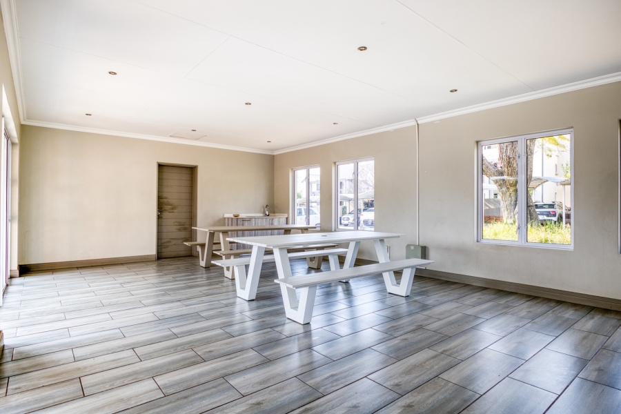 To Let 2 Bedroom Property for Rent in Broadacres Gauteng