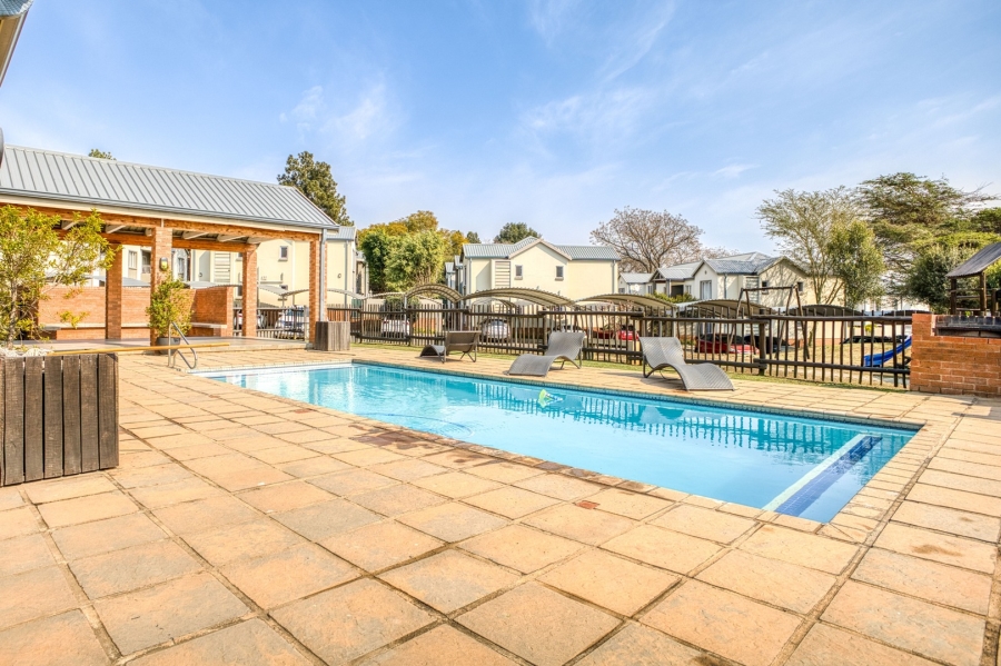 To Let 2 Bedroom Property for Rent in Broadacres Gauteng