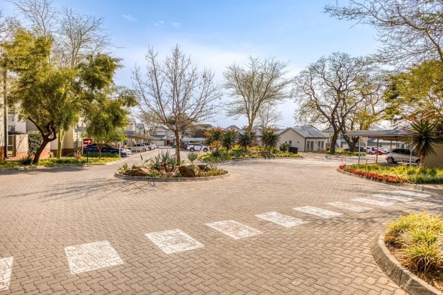 To Let 2 Bedroom Property for Rent in Broadacres Gauteng