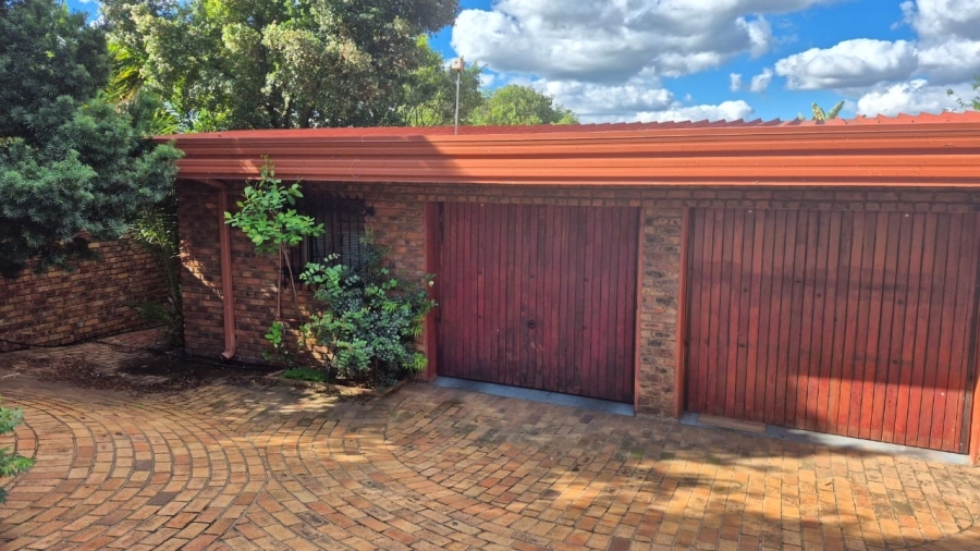 5 Bedroom Property for Sale in Eldoraigne Gauteng