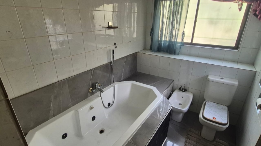 5 Bedroom Property for Sale in Eldoraigne Gauteng