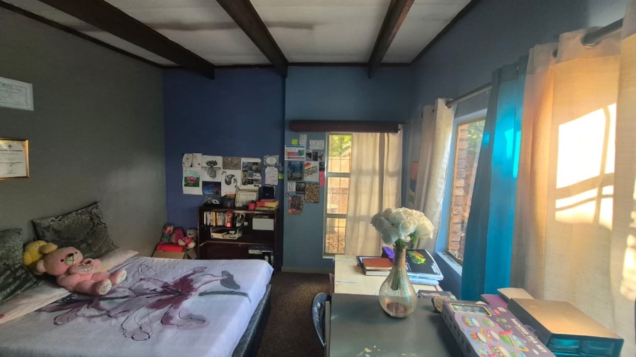5 Bedroom Property for Sale in Eldoraigne Gauteng
