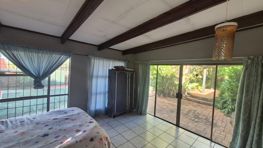 5 Bedroom Property for Sale in Eldoraigne Gauteng
