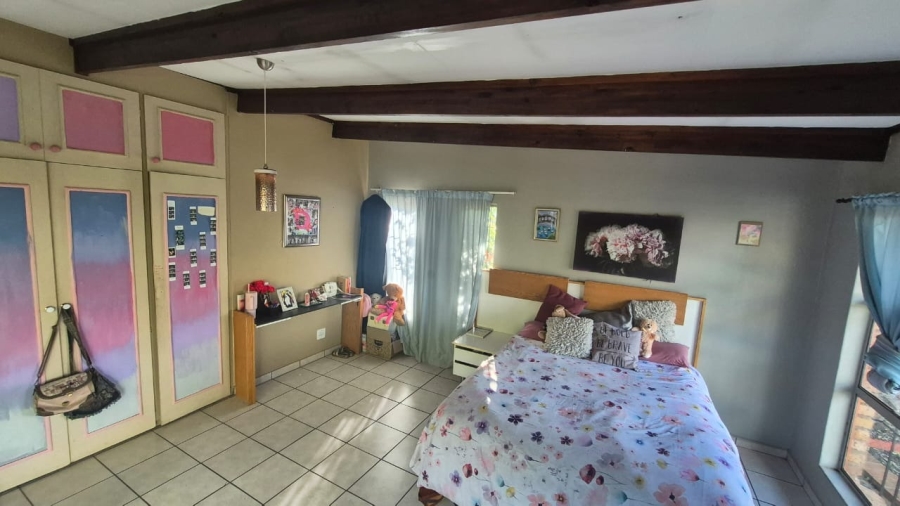 5 Bedroom Property for Sale in Eldoraigne Gauteng