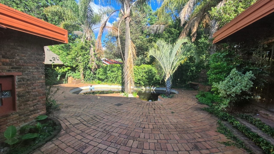 5 Bedroom Property for Sale in Eldoraigne Gauteng