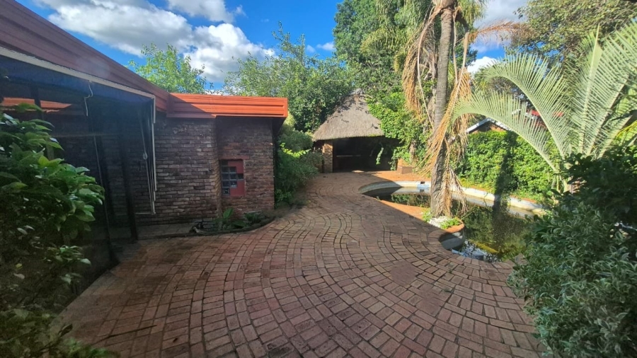 5 Bedroom Property for Sale in Eldoraigne Gauteng