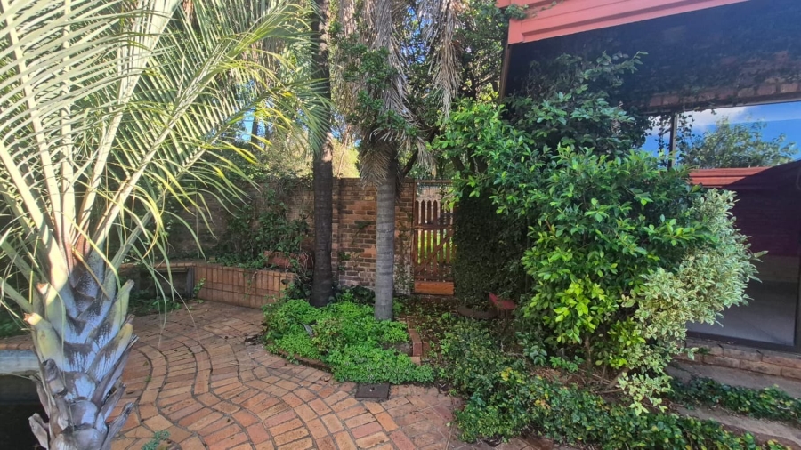 5 Bedroom Property for Sale in Eldoraigne Gauteng