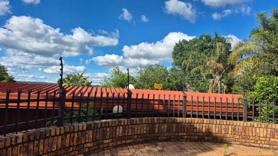 5 Bedroom Property for Sale in Eldoraigne Gauteng