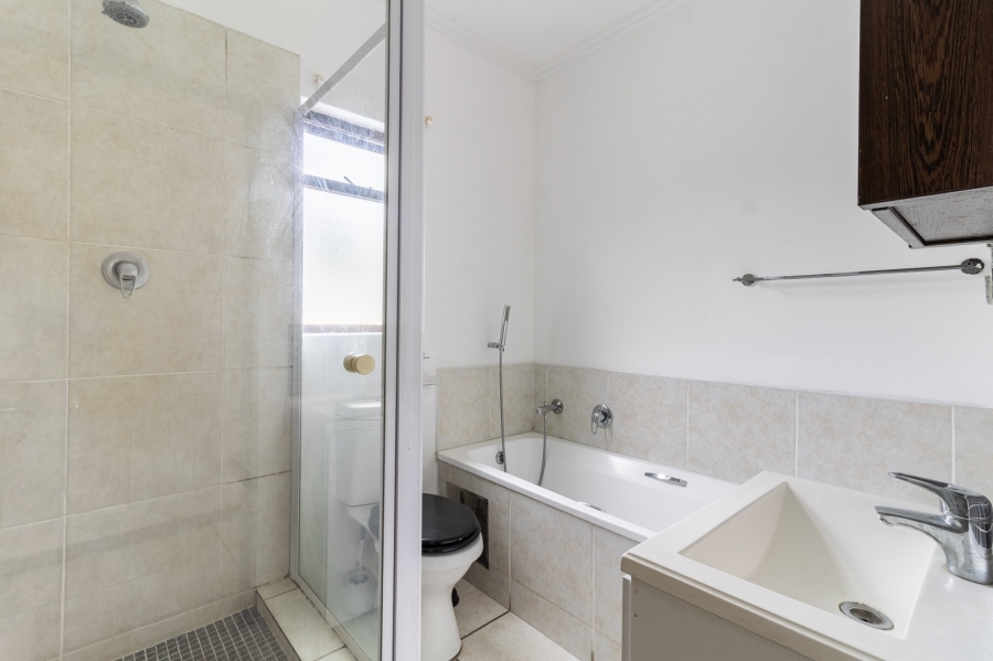 To Let 2 Bedroom Property for Rent in Lonehill Gauteng