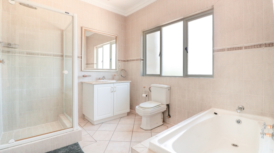 To Let 4 Bedroom Property for Rent in Dainfern Golf Estate Gauteng