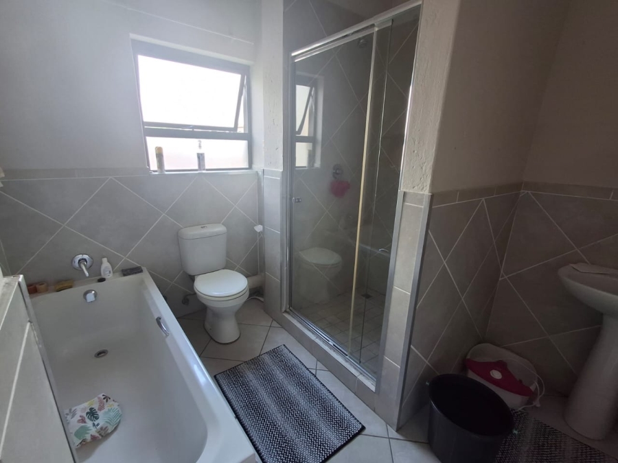 To Let 2 Bedroom Property for Rent in Goedeburg Gauteng